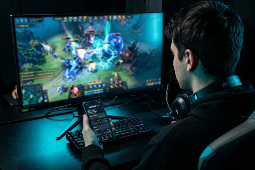 Apuestas en vivo en Dota 2: jugador siguiendo una partida en directo con datos en pantalla